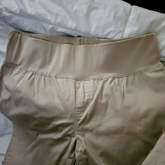 Gap Maternity Khaki Tan Pants Women's Size 6 Cropped Ankle Half Panel Belly EUC - Picture 3 of 9